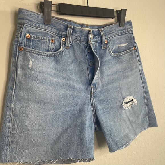 Levi’s Wedgie Straight Cutoff Denim Women’s Shorts Button Fly - Size 29 - Picture 3 of 6